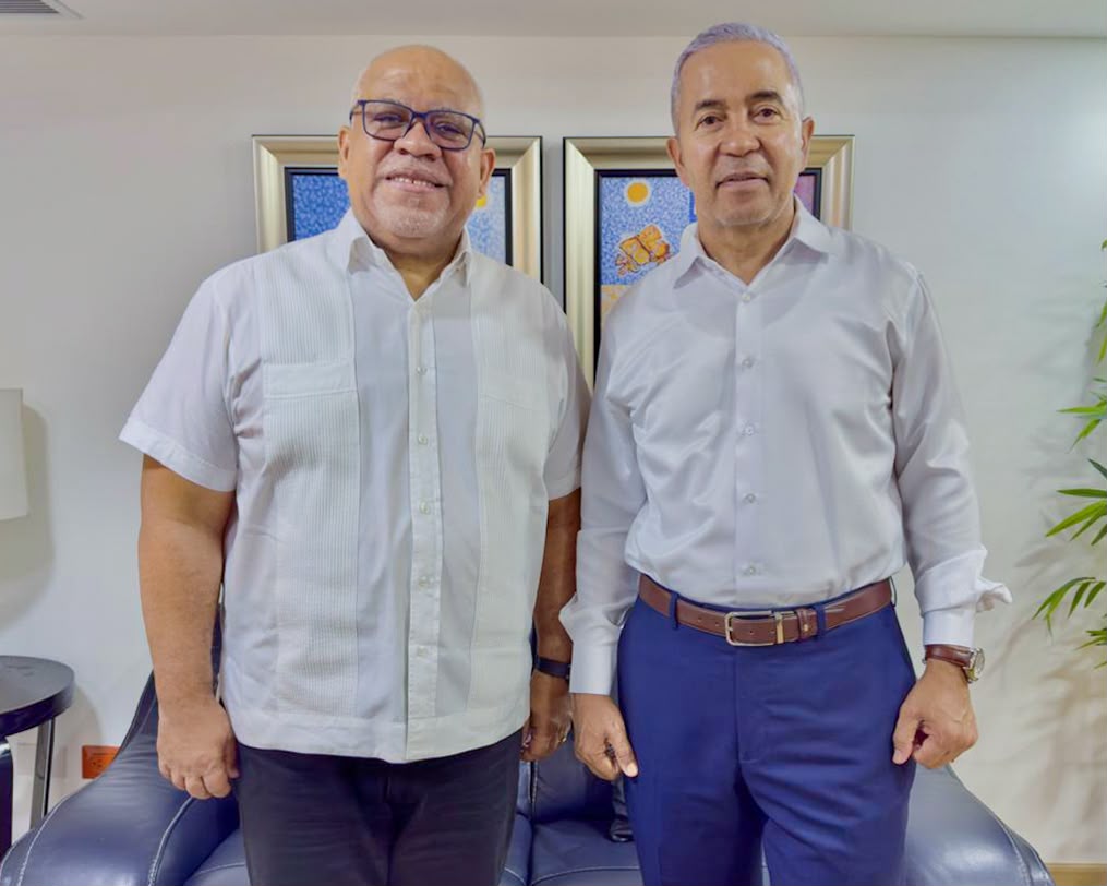 Director Promipyme recibe a presidente Óptica Oviedo